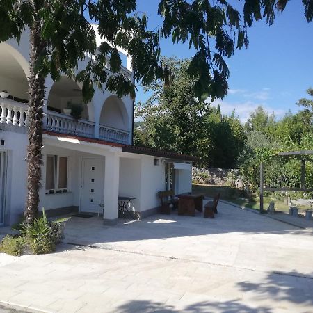 Apartman Nevia Lka Opric Esterno foto