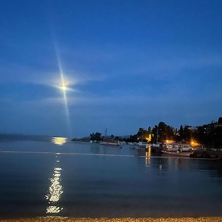 Apartman Nevia Lka Opric Esterno foto