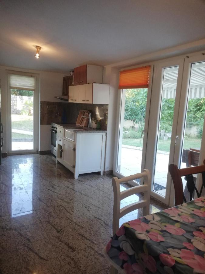 Apartman Nevia Lka Opric Esterno foto