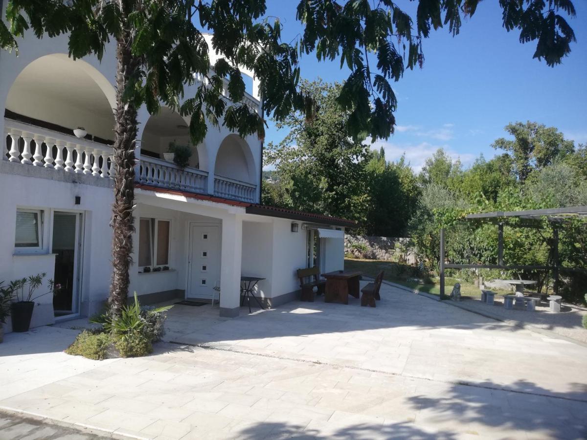 Apartman Nevia Lka Opric Esterno foto