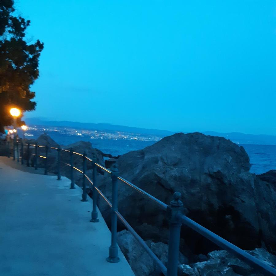 Apartman Nevia Lka Opric Esterno foto