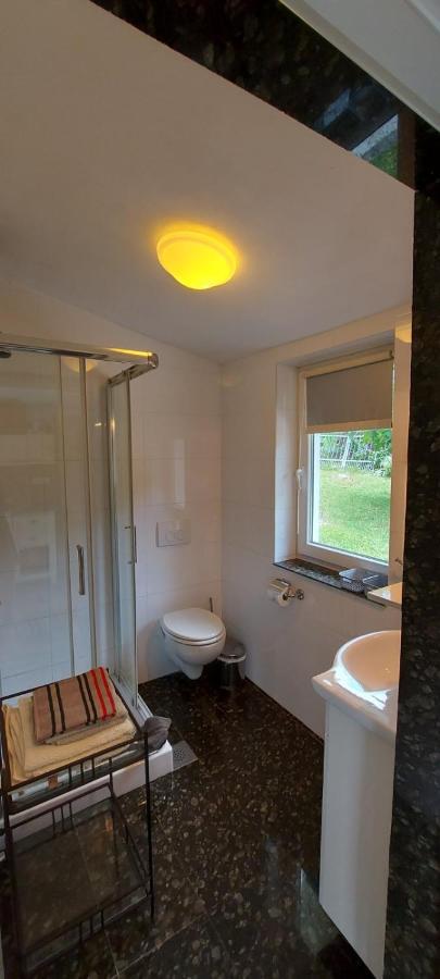 Apartman Nevia Lka Opric Esterno foto