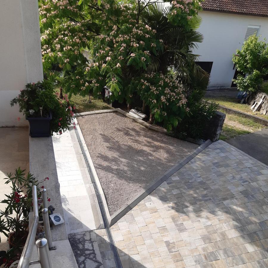 Apartman Nevia Lka Opric Esterno foto