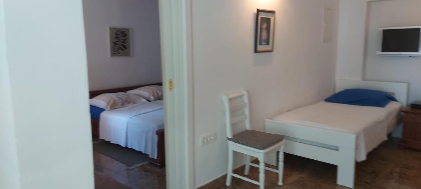 Apartman Nevia Lka Opric Esterno foto