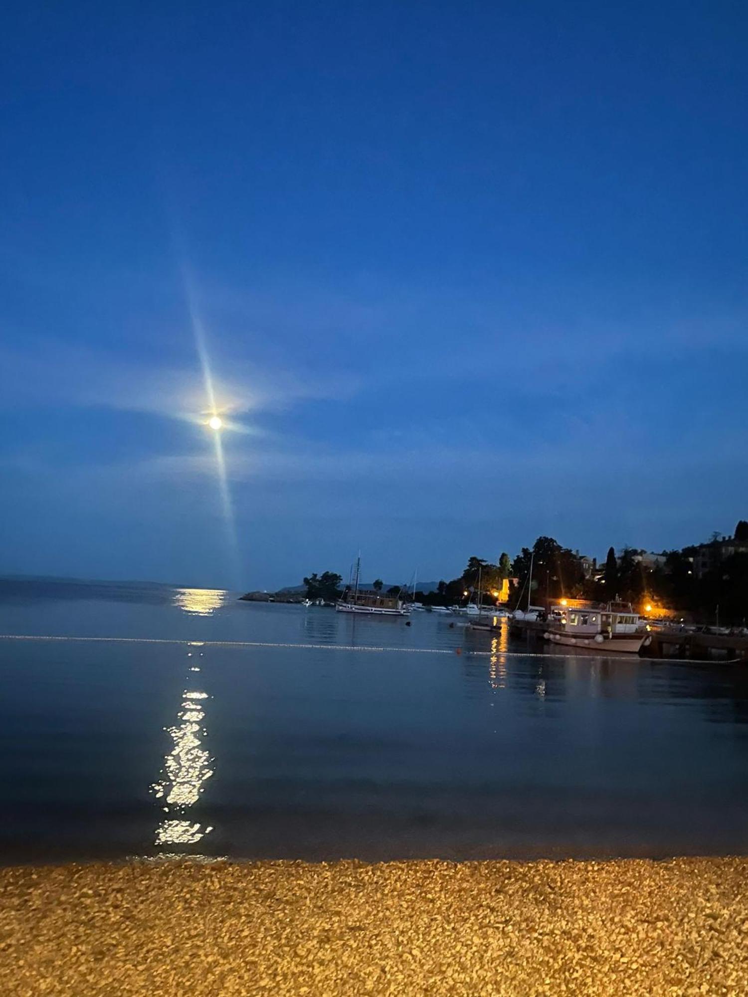 Apartman Nevia Lka Opric Esterno foto