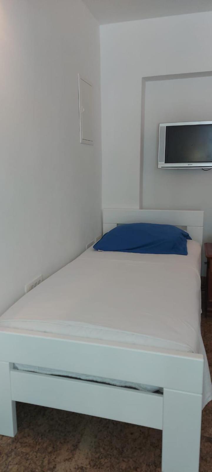 Apartman Nevia Lka Opric Esterno foto